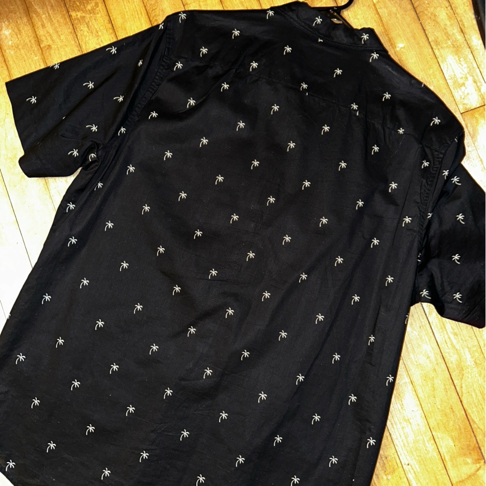 H&M Short Sleeve Button Up - Large